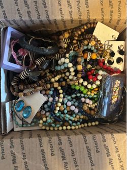 Costume jewelry lot 8 pounds