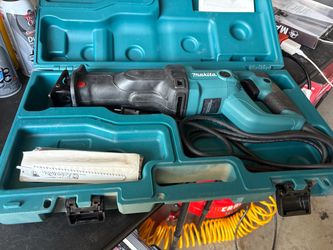 Large like new Makita JR3050T Recip saw