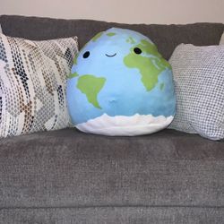 18”Squishmallows Roman The Earth