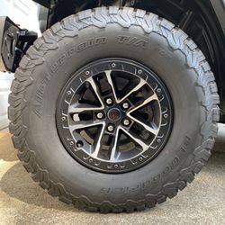 Jeep Wrangler Tire & Wheels Package(new)