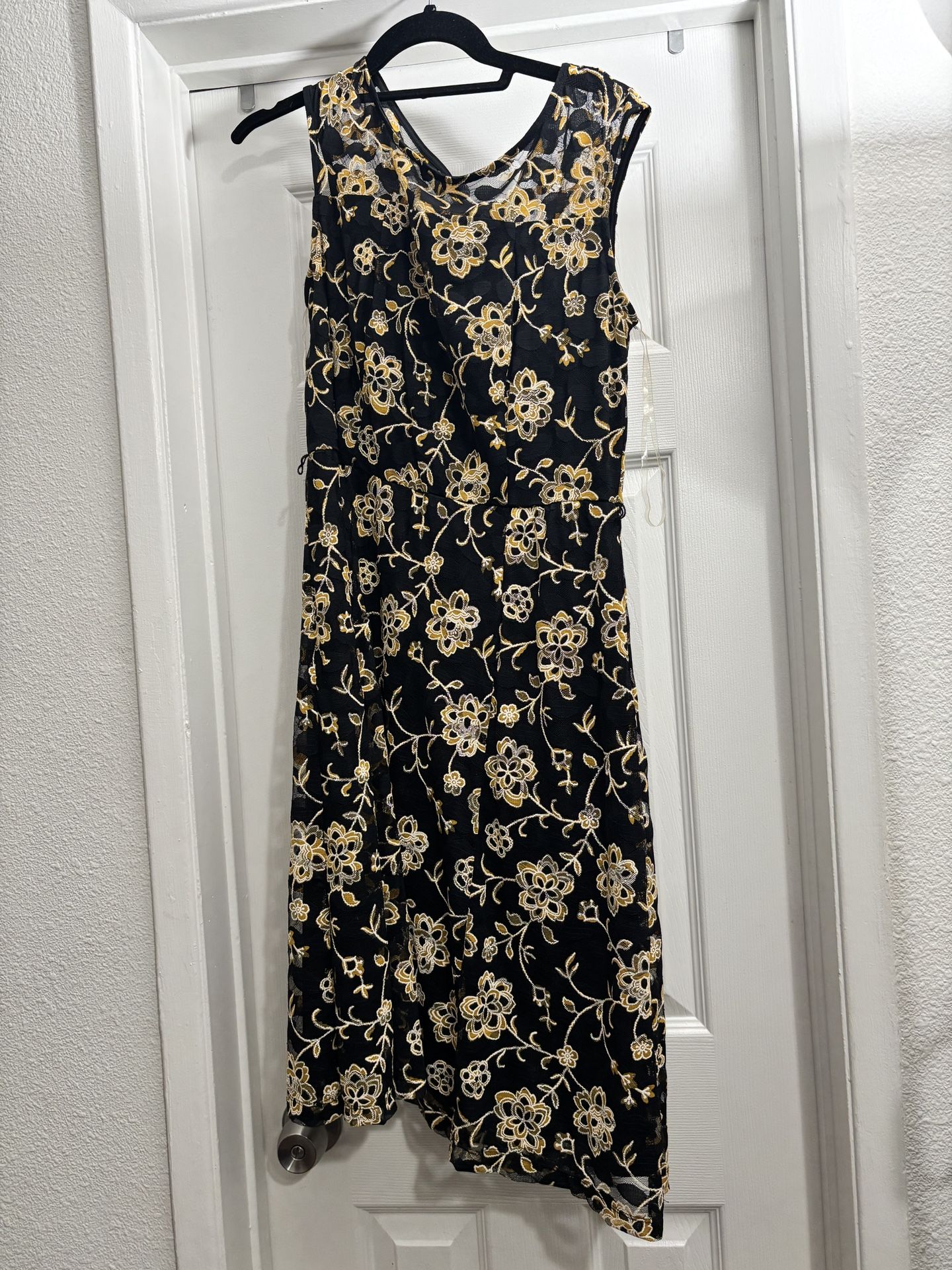 Woman’s Medium Dress