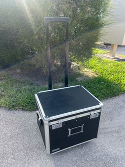 Vaultz Locking Mobile Business Rolling Trolley Case, Letter Size, 11 × 14.75 x 13.75 Inches, Black! Excellent condition! Working lock with combination