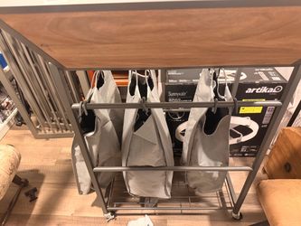 Laundry hamper