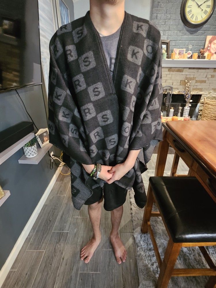 Woman Michael Kors Shawl (CASH ONLY)