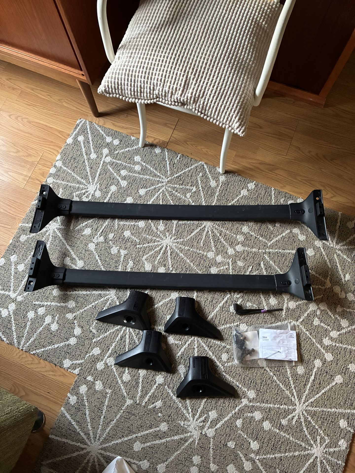 2025 Toyota RAV4 Roof Crossbars – OEM – Excellent Condition