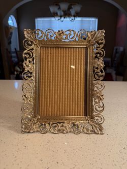 Vintage Ornate Gold Tone Metal Picture Frame 5x7 Floral Scroll Easel Back