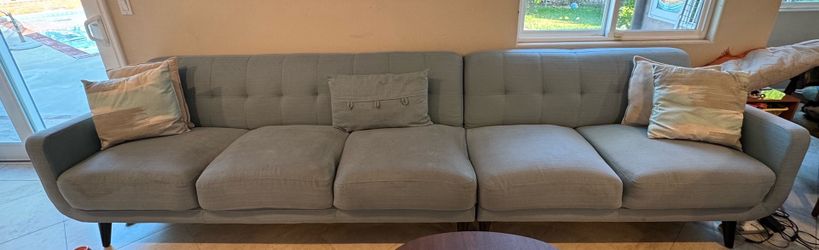 Modern Modular Sofa / Sectional – Configures as Straight Sofa or L-Shaped Couch – Excellent Condition