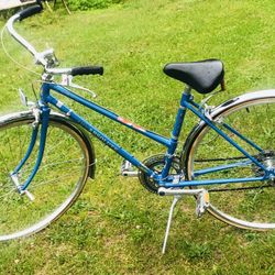 Vintage  Fuji  Ladies Bike Lots Of Chrome 27 inch SC632206 