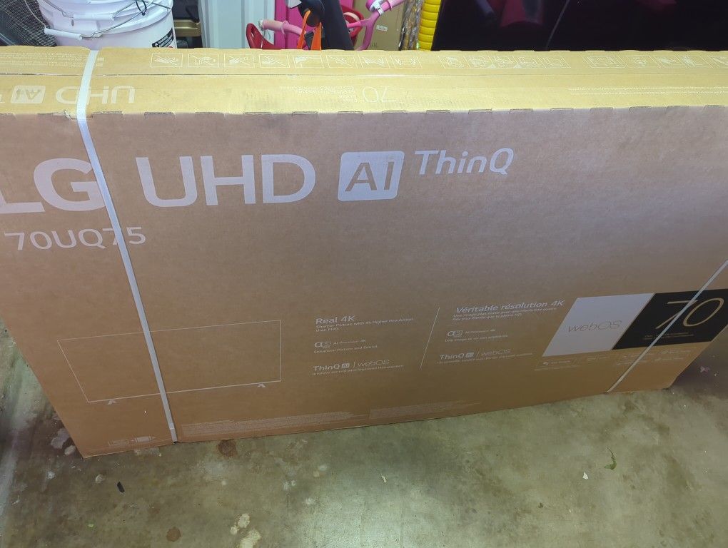 70 INCH LG UHD AI THINQ 4K SMART TV