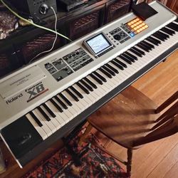 Roland Fantom X8 weighted 88 key synthesizer 
