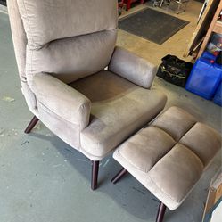 Reclined Chair and Ottomon