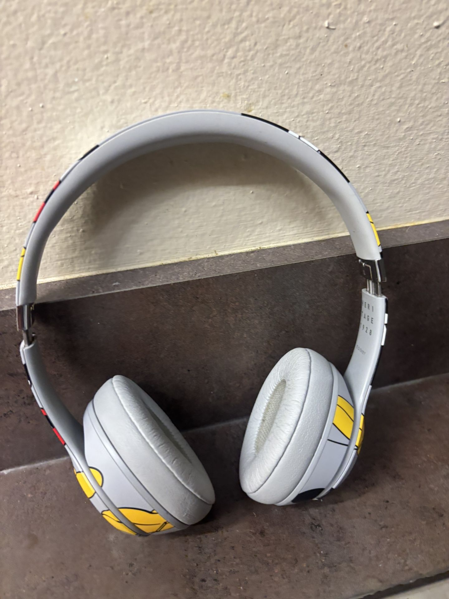Mickey Mouse Beat Wireless Headphones