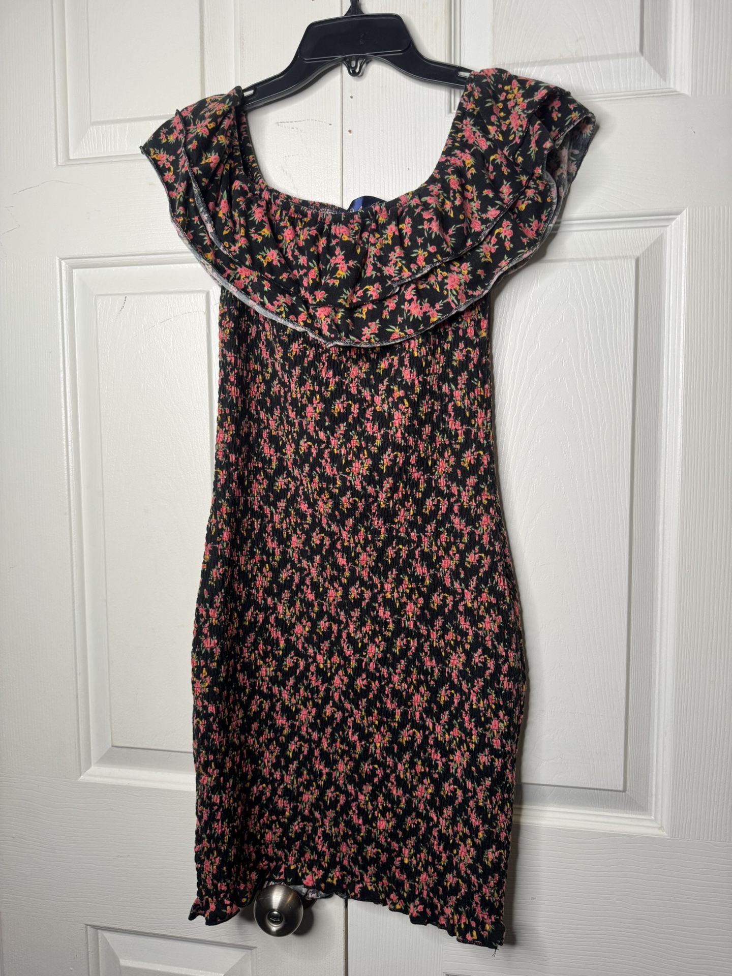 WOMEN DRESS (M) $2