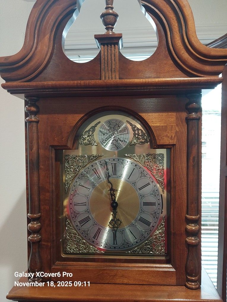 Grandfather clock... perfect working order