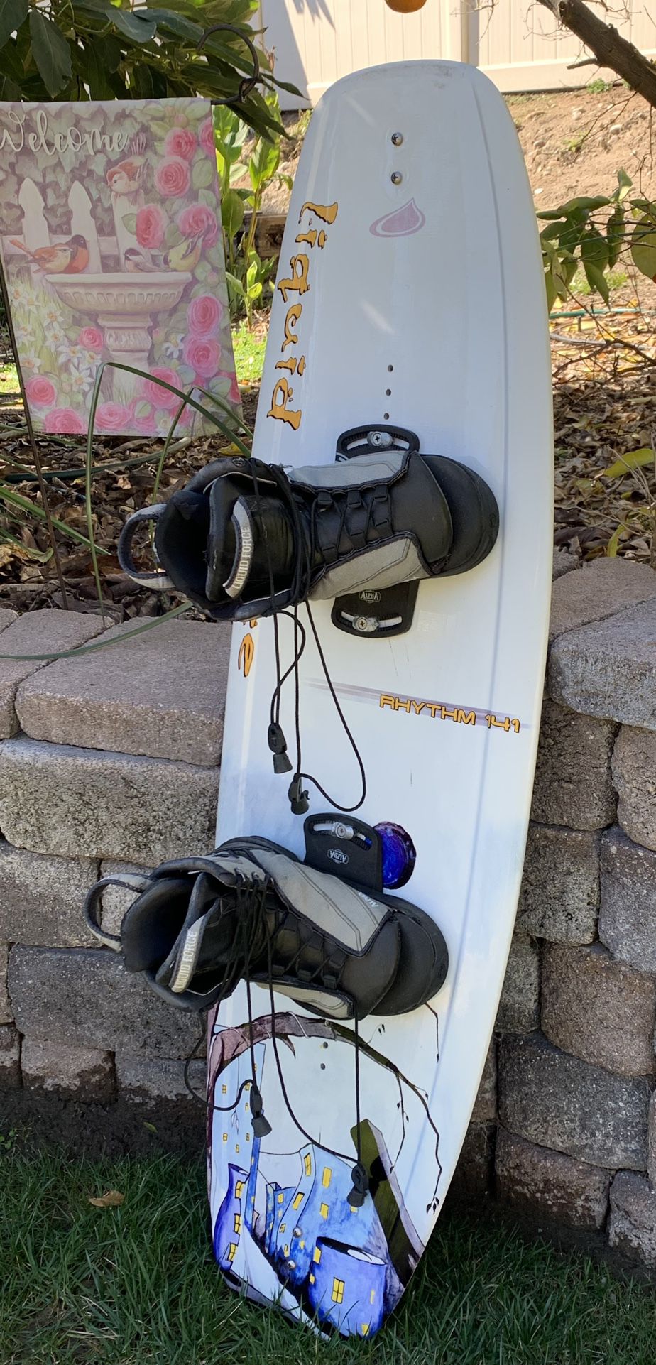 LIQUID FORCE 141, With  LIQUID FORCE BINDINGS (size Adult 10-12)