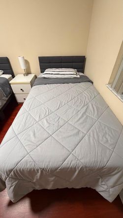 Cama twin + sabanas + cobertor / twin bed