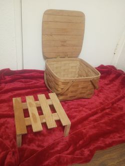 Basket Ville Vintage Large Woven Bread/Picnic Basket  With Little Wooden Table