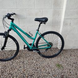 Women's Cannondale Adventure 27.5 Wheels In Mint Condition Always Garage Kept Lightly Used