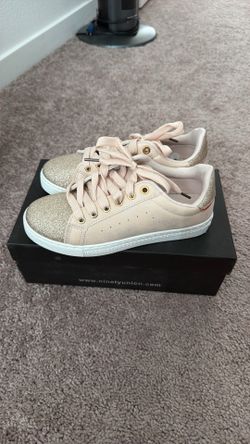 Women’s shoes