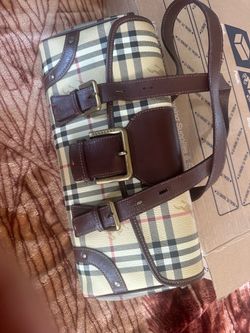 AUTHENTIC BURBERRY PURSE