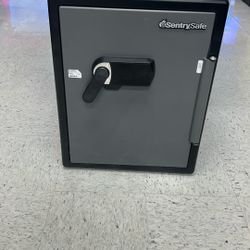 SentrySafe SFW205UPC Digital Alarm Fire/Water Safe. 
