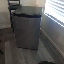 Mini Refrigerator ( Mini Frigerator )