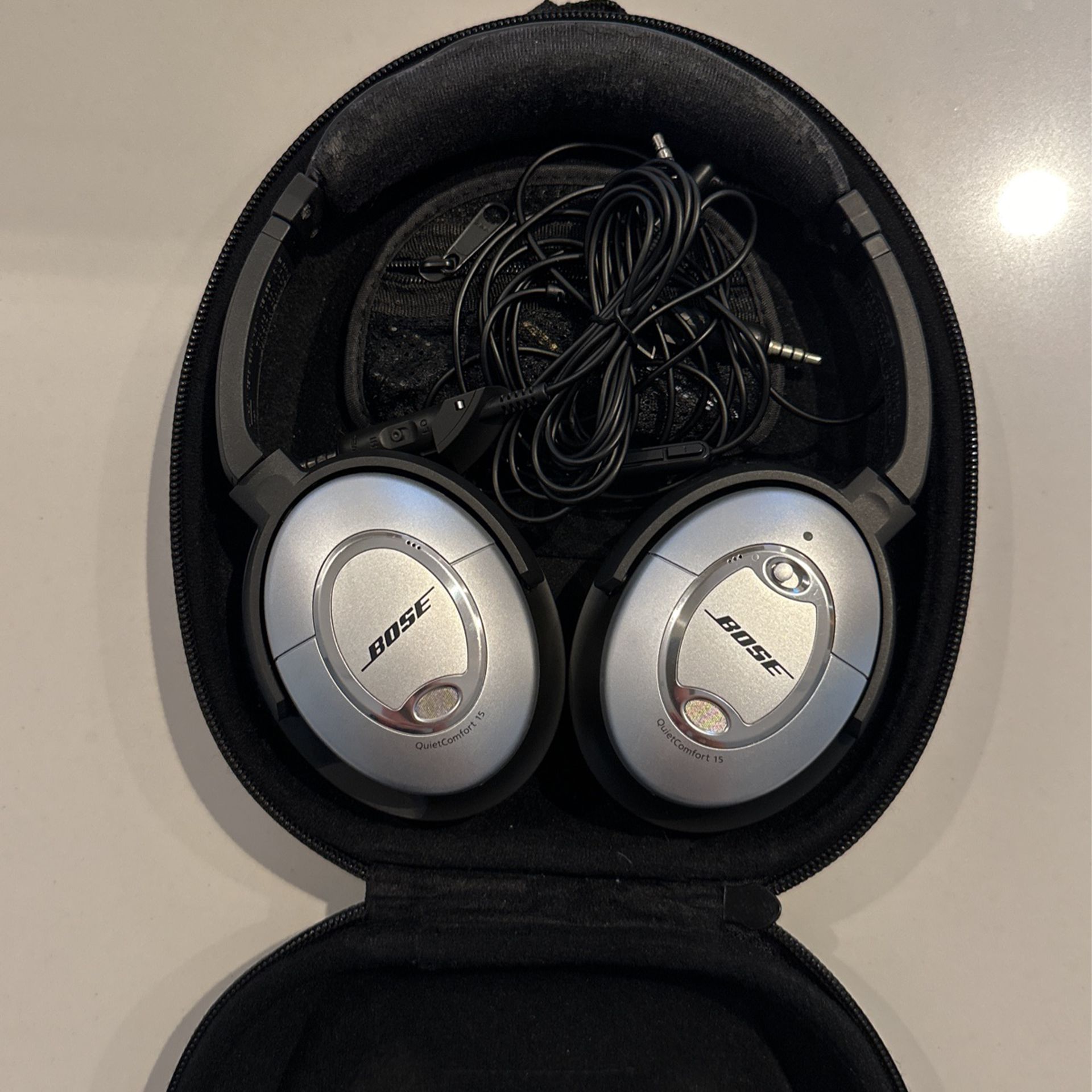 Bose Quiet Comfort 15 Over Ear Noise Canceling Headphones