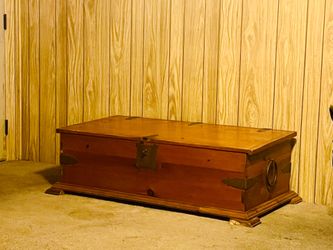 Wood chest/table