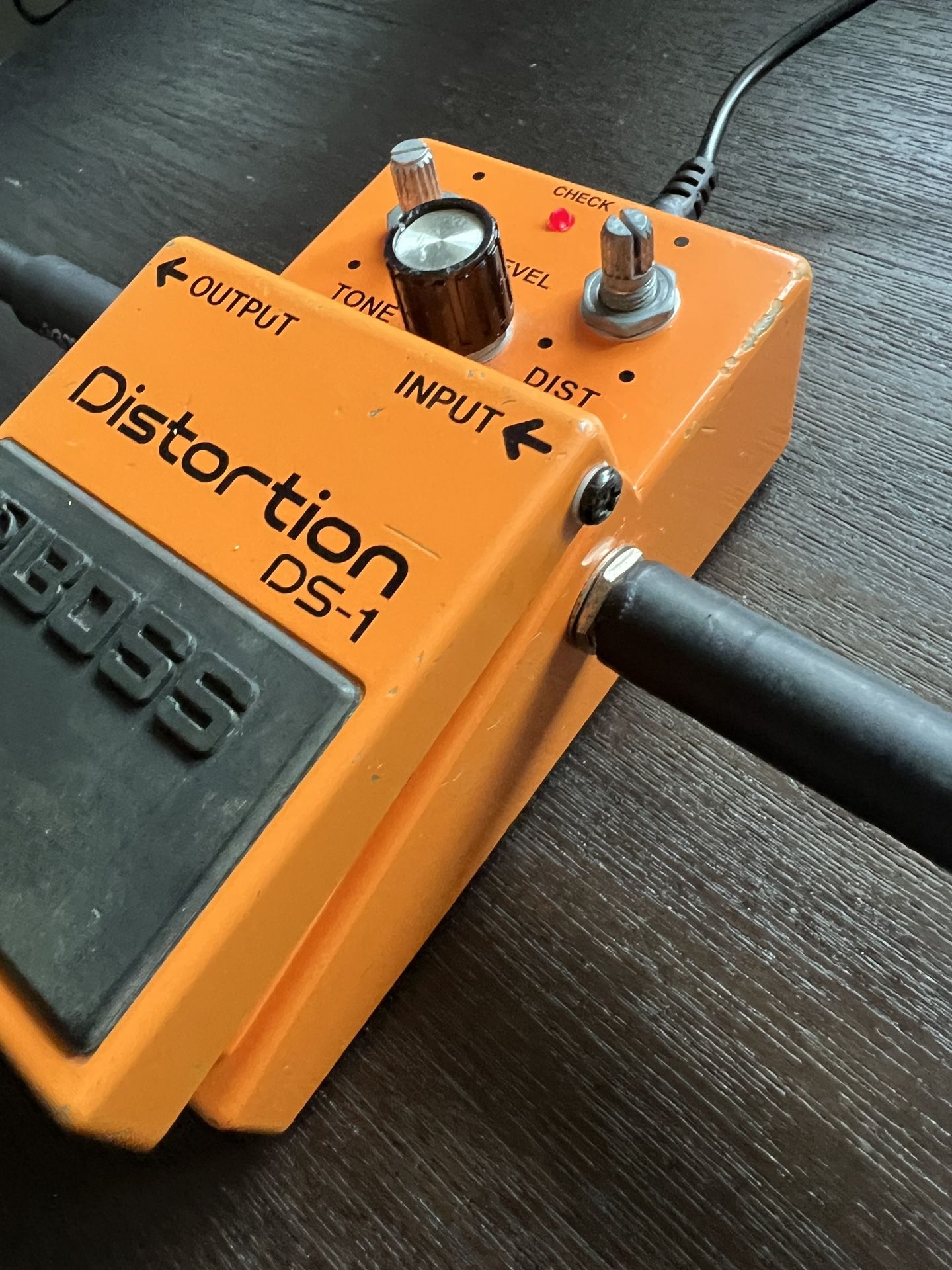 BOSS DS-1 Distortion Pedal (Version 1) display picture 1