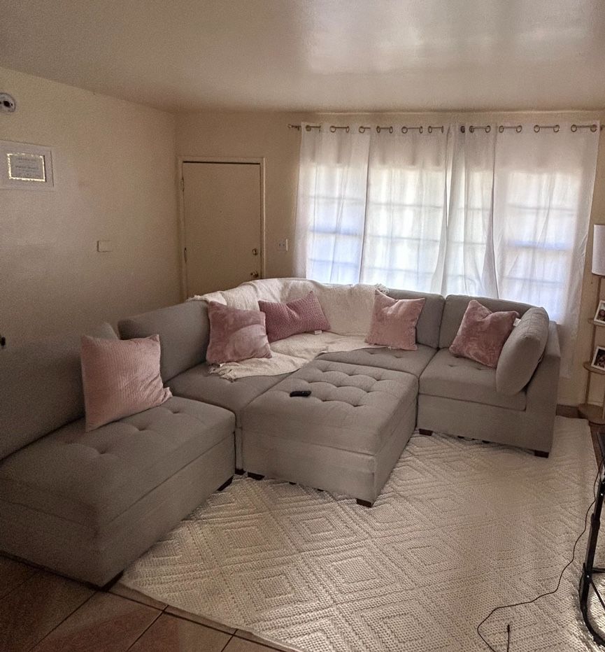 Thomsanville Sectional Couches