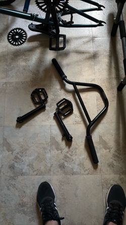 Haro Handel bars and pedals