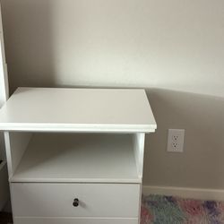 White wood twin size bed set