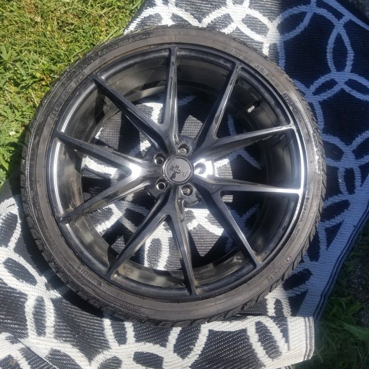 Four-22 Inch Niche Misano Rims And Tires! OBO Welcome!