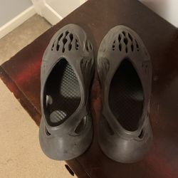 Yeezy foam runners 