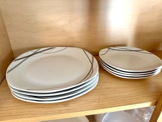 Set of 4 Dinnerware- bowls & plates