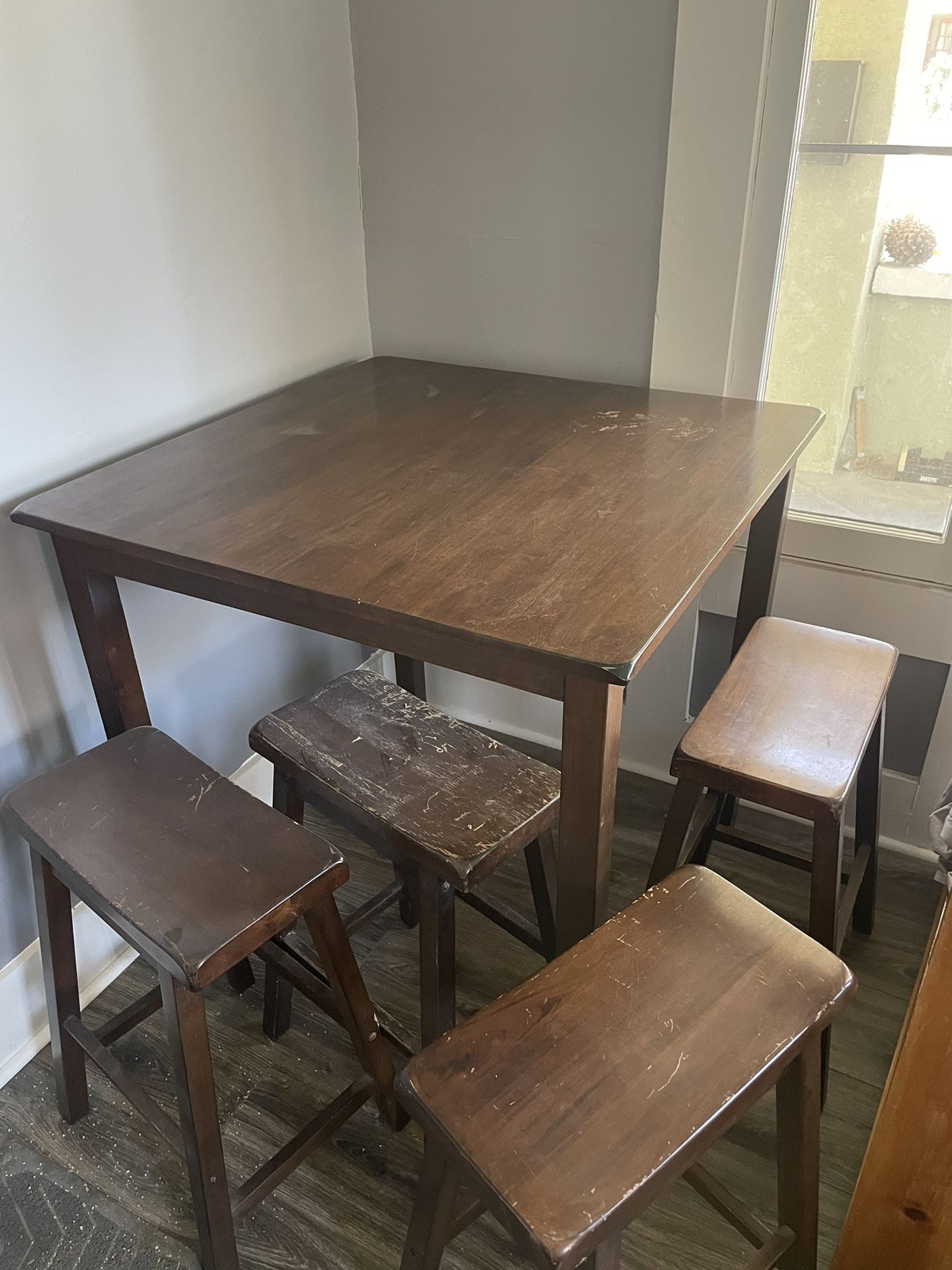 Wooden Bar Kitchen Table With 4 Stools