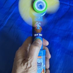 BLUE'S CLUES FAN ** NO CANDY ** DISPENSER * See More VINTAGE & HOT TOYS here ...