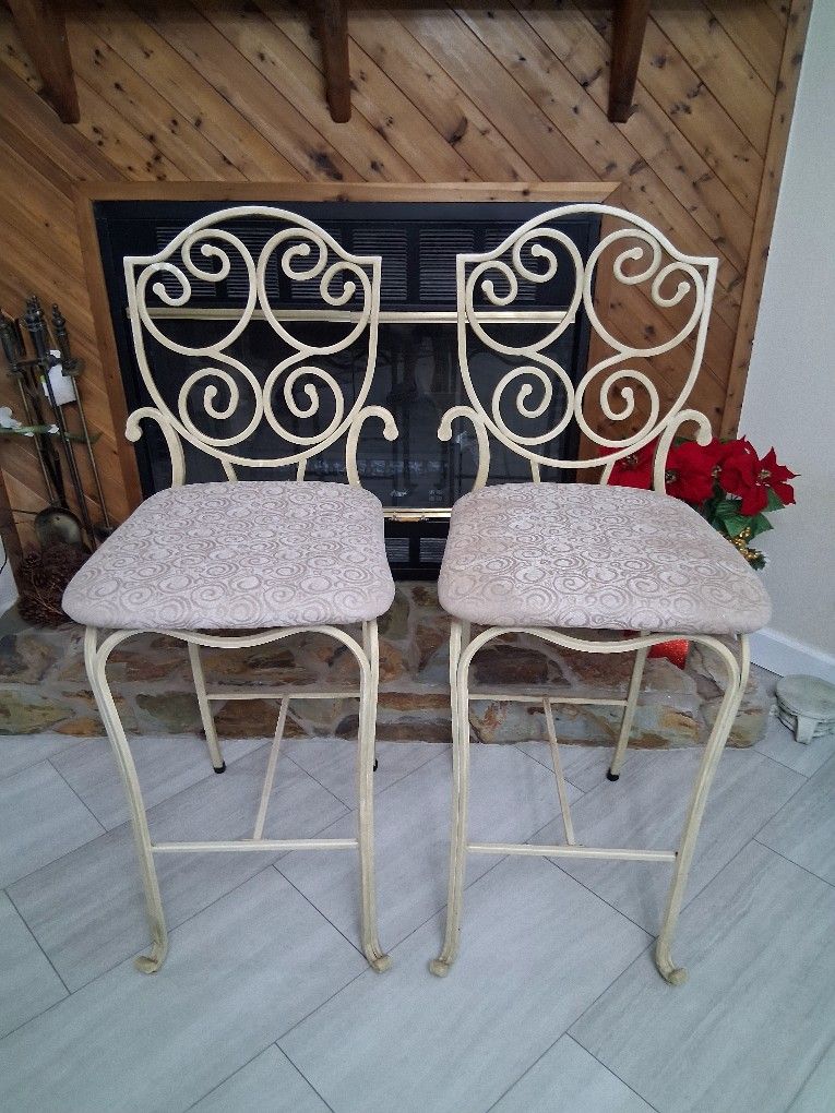 2 Bar Stools
