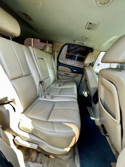 Middle row seat / 07 Chevy Tahoe