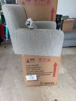 4 barstools brand new