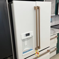 CAFÉ DISTINCT BY DESIGN REFRIGERATOR 