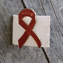MADD Mothers Against Drunk Driving Red Ribbon Awareness Lapel Pin (68)