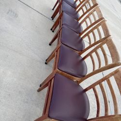 $20 Each / $20 Cada Una 6  Wood Chairs Set / 6 Sillas Usadas Buenas 