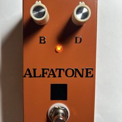 AlfaTone Orange Square Fuzz #1 2023 - Classic Vintage Orange (Univox Square Wave Fuzz style guitar pedal)