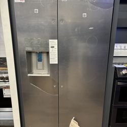 New Frigidaire Gallery 36” 25.6 Cu Ft Side By Side Refrigerator 