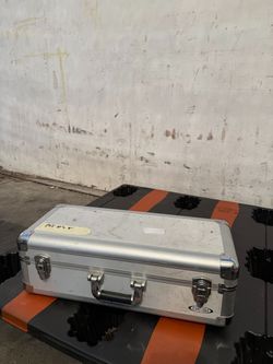 Aluminum Equipment Carrying Case 24" x 10" x 8" – Used