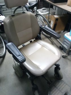 WHEELCHAIR LIBERTY 310 IN GREAT CONDITION 