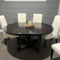 Dania Dinning Expandable Claw Foot Table And Chairs