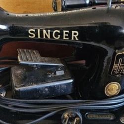 Singer Sewing Machine 