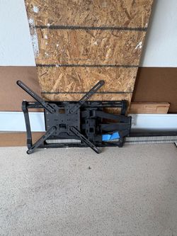 Swivel TV mount adjustable